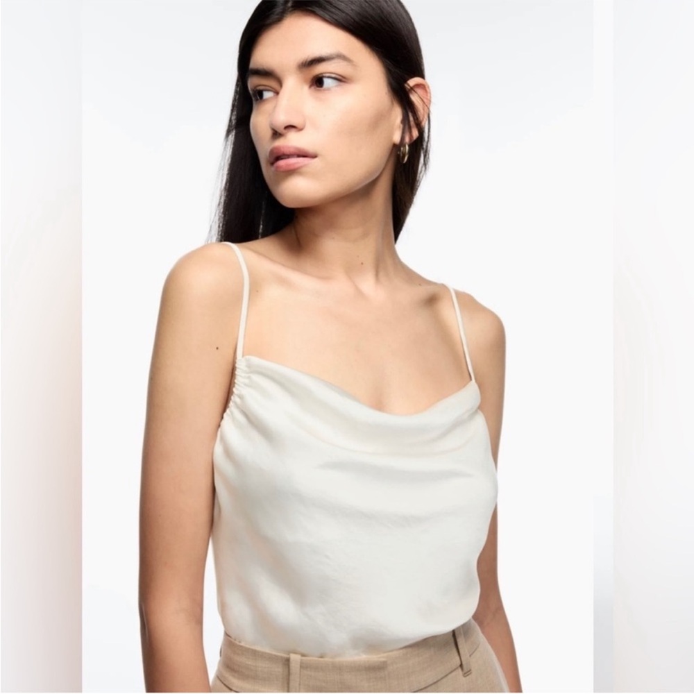 Aritzia Wilfred Allusion Camisole size
Small